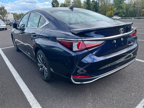 New 2025 Lexus ES 300h w/ Premium Package image 2