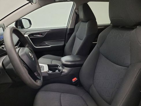 Used 2021 Toyota RAV4 XLE image 17