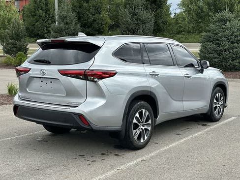 Used 2020 Toyota Highlander XLE AWD/4WD image 24