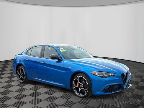 Used 2024 Alfa Romeo Giulia Veloce AWD/4WD image 3