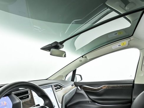 Used 2018 Tesla Model X 75D image 19