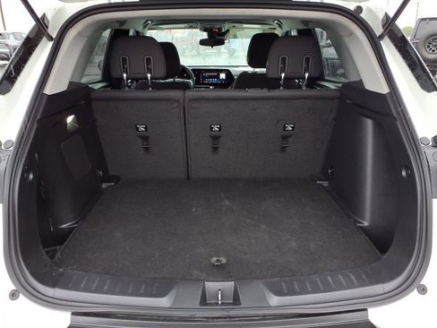 Used 2024 Chevrolet TrailBlazer LT w/ LT Cold Weather Package FWD image 11