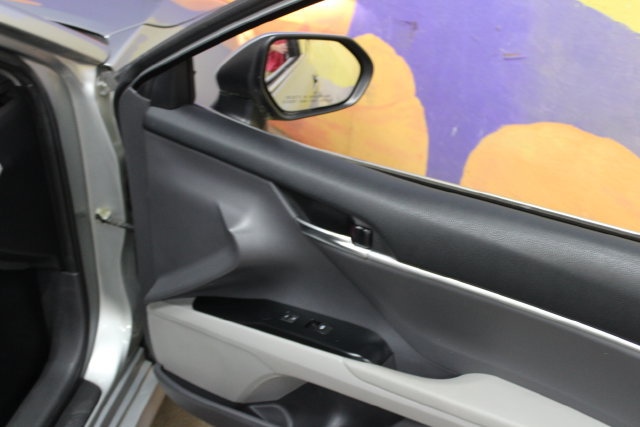 Used 2018 Toyota Camry LE FWD image 11
