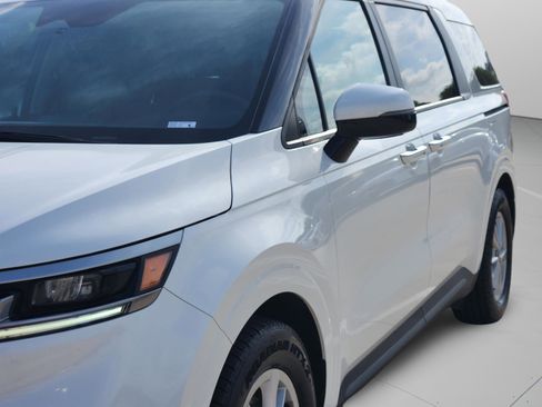 Used 2023 Kia Carnival LX FWD image 39