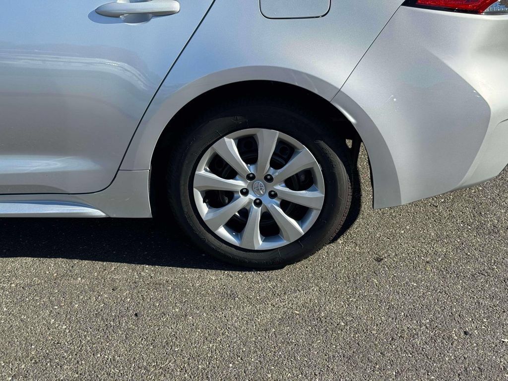 Used 2026 Toyota Corolla LE FWD image 11
