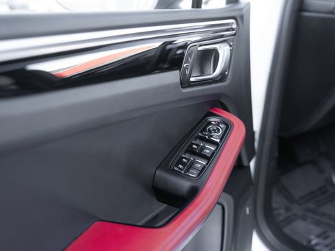 Used 2018 Porsche Macan image 23