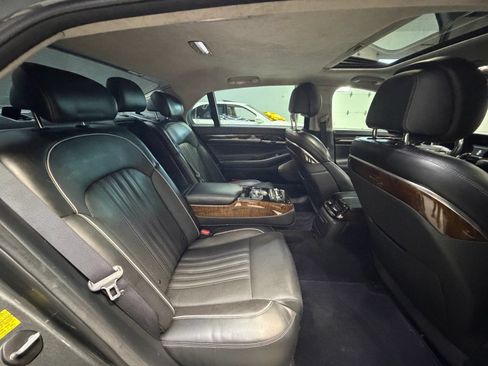 Used 2018 Genesis G90 3.3T Premium RWD image 33