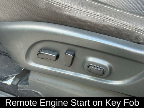 Used 2023 Nissan Titan SV w/ SV Convenience Package image 17