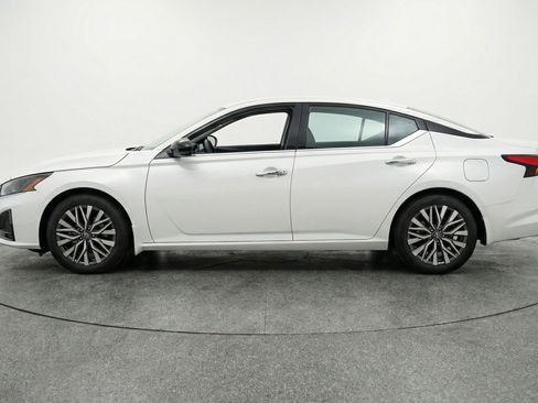 Used 2025 Nissan Altima 2.5 SV FWD image 5