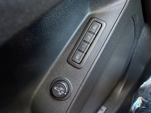 Used 2023 Chevrolet Equinox Premier image 22