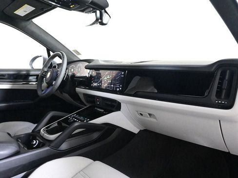 Certified 2025 Porsche Cayenne GTS AWD/4WD image 17