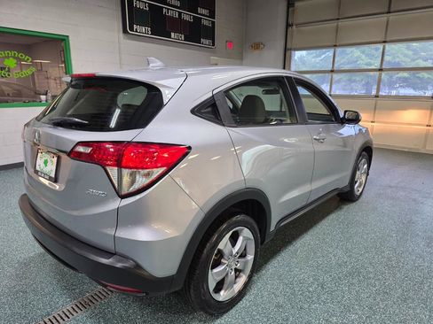Used 2021 Honda HR-V LX image 6