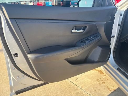 Used 2020 Nissan Sentra SV w/ Lighting Package image 17