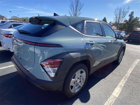 Used 2025 Hyundai Kona SE image 8