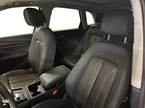 Used 2023 Audi Q5 2.0T Premium Plus w/ Premium Plus Package AWD/4WD image 16