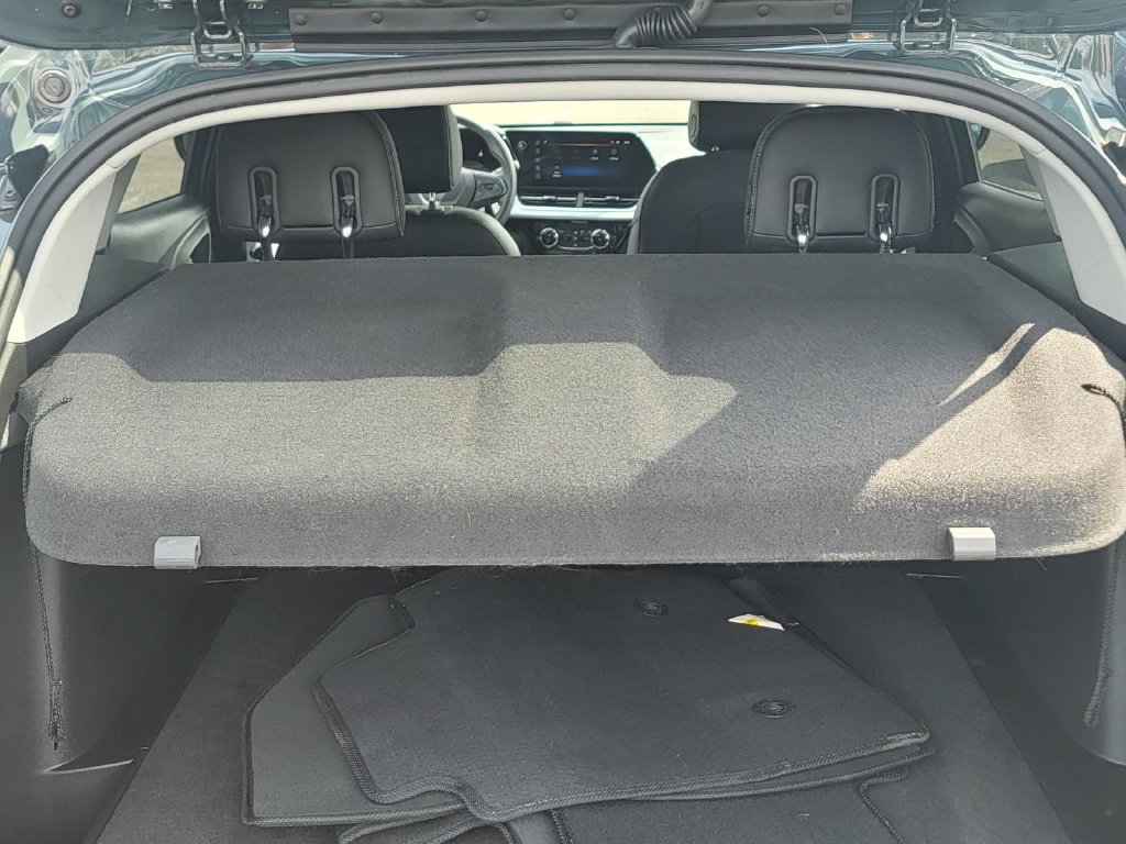 Used 2025 Chevrolet Trax LT FWD image 13