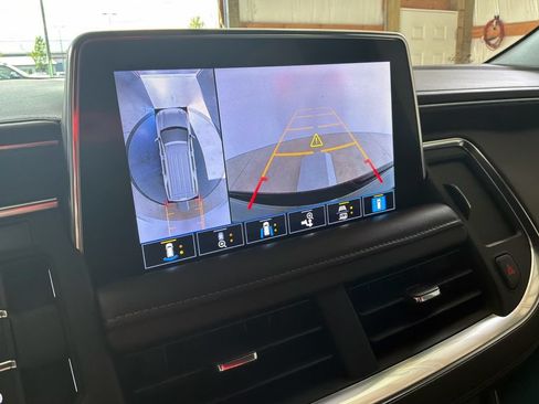 Used 2021 Chevrolet Suburban Z71 w/ Z71 Off-Road Package AWD/4WD image 34