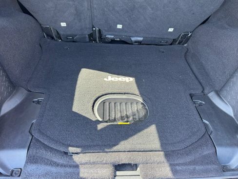 Used 2015 Jeep Wrangler Unlimited Sahara w/ Connectivity Group AWD/4WD image 28