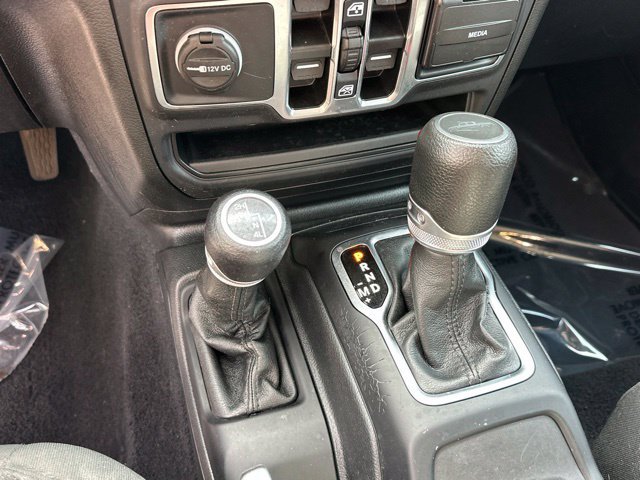 Used 2023 Jeep Gladiator Sport AWD/4WD image 6