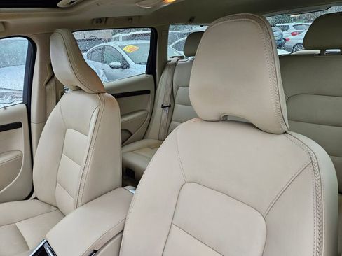 Used 2016 Volvo XC70 T5 Platinum w/ Protection Package image 14