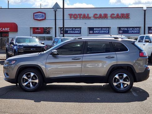 Used 2019 Jeep Cherokee Limited AWD/4WD image 2
