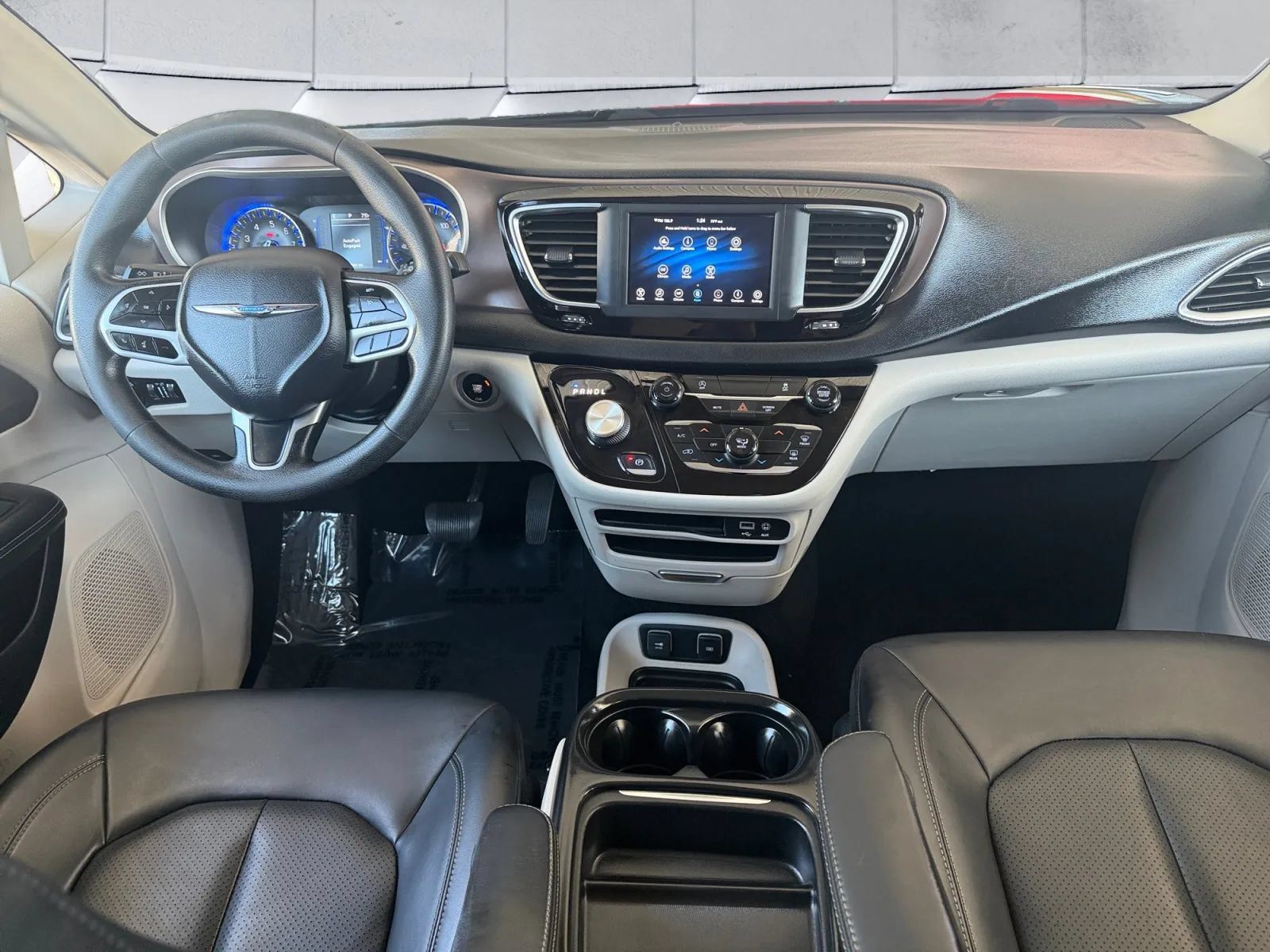 Used 2020 Chrysler Voyager Lxi FWD image 10