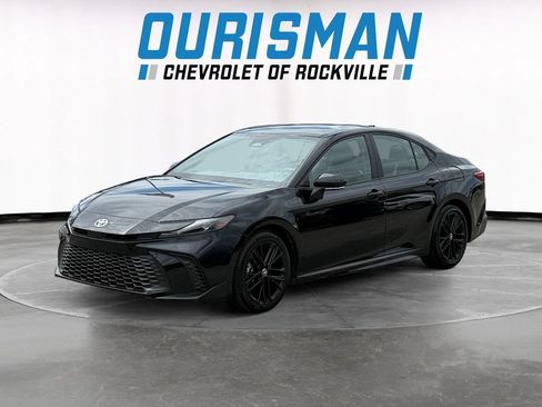 Used 2025 Toyota Camry SE FWD image 2
