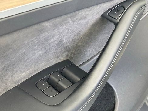 Used 2023 Tesla Model Y Long Range image 29