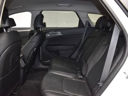 Used 2025 Kia Sportage EX FWD image 10