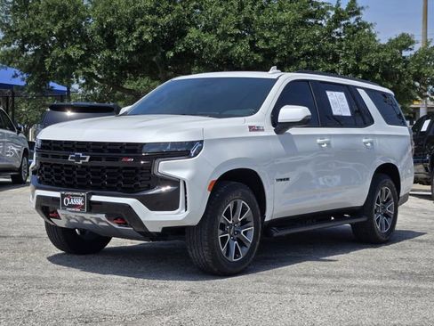 Used 2024 Chevrolet Tahoe Z71 w/ Luxury Package AWD/4WD image 3
