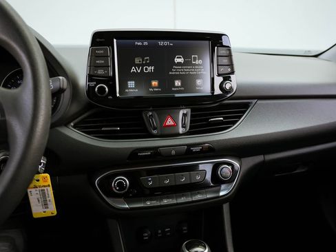 Used 2018 Hyundai Elantra GT FWD image 9