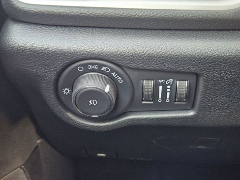 New 2026 Chrysler Pacifica Select image 21