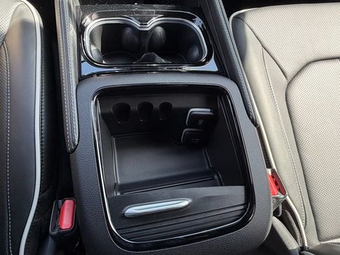 New 2026 Chrysler Pacifica Limited w/ S Appearance Package FWD image 24