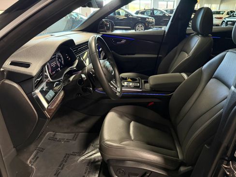 Used 2019 Audi Q8 Premium Plus w/ Premium Plus AWD/4WD image 18