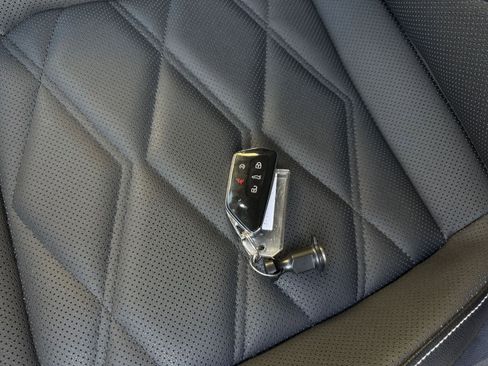 Used 2025 Volkswagen Atlas SE image 22