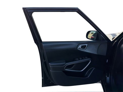 Used 2025 Kia Soul LX w/ LX Technology Package image 20