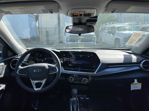 Used 2025 Chevrolet Trax ACTIV FWD image 17