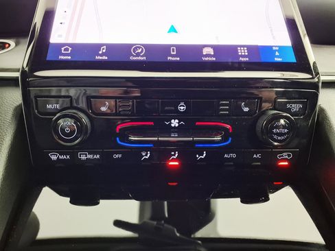 Used 2025 Jeep Grand Cherokee Limited w/ Black Appearance Package image 20