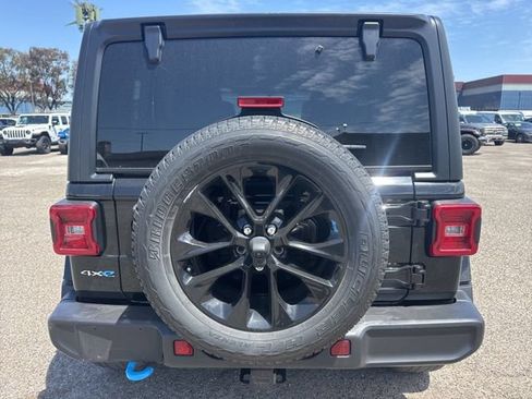 Used 2022 Jeep Wrangler Unlimited Sahara w/ Cold Weather Group AWD/4WD image 6
