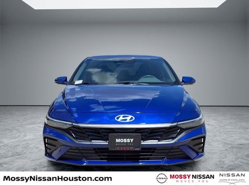 Used 2024 Hyundai Elantra SEL FWD image 3