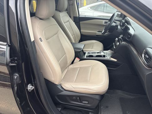 Used 2021 Ford Explorer Limited w/ Equipment Group 301A AWD/4WD image 33