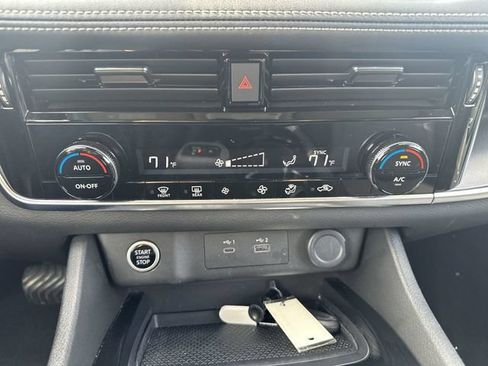 Used 2022 Nissan Rogue SV AWD/4WD image 16