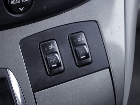 Used 2007 Toyota Sienna XLE image 32