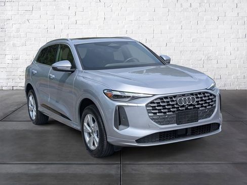 Certified 2025 Audi Q5 Premium w/ Convenience Package AWD/4WD image 2