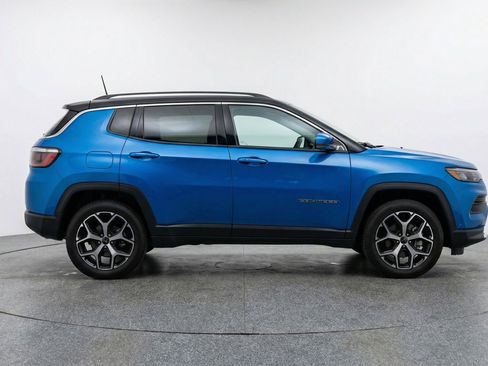 Used 2025 Jeep Compass Limited image 11