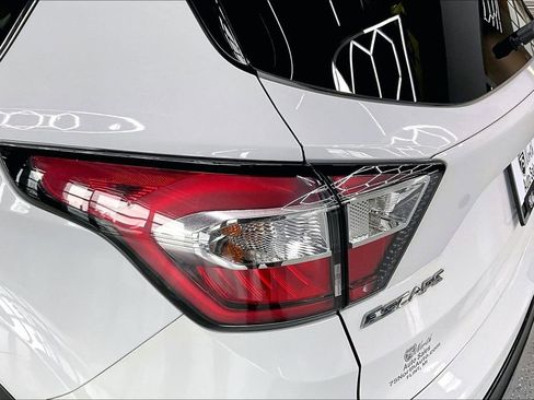 Used 2018 Ford Escape SE w/ SE Sync 3 Package FWD image 21