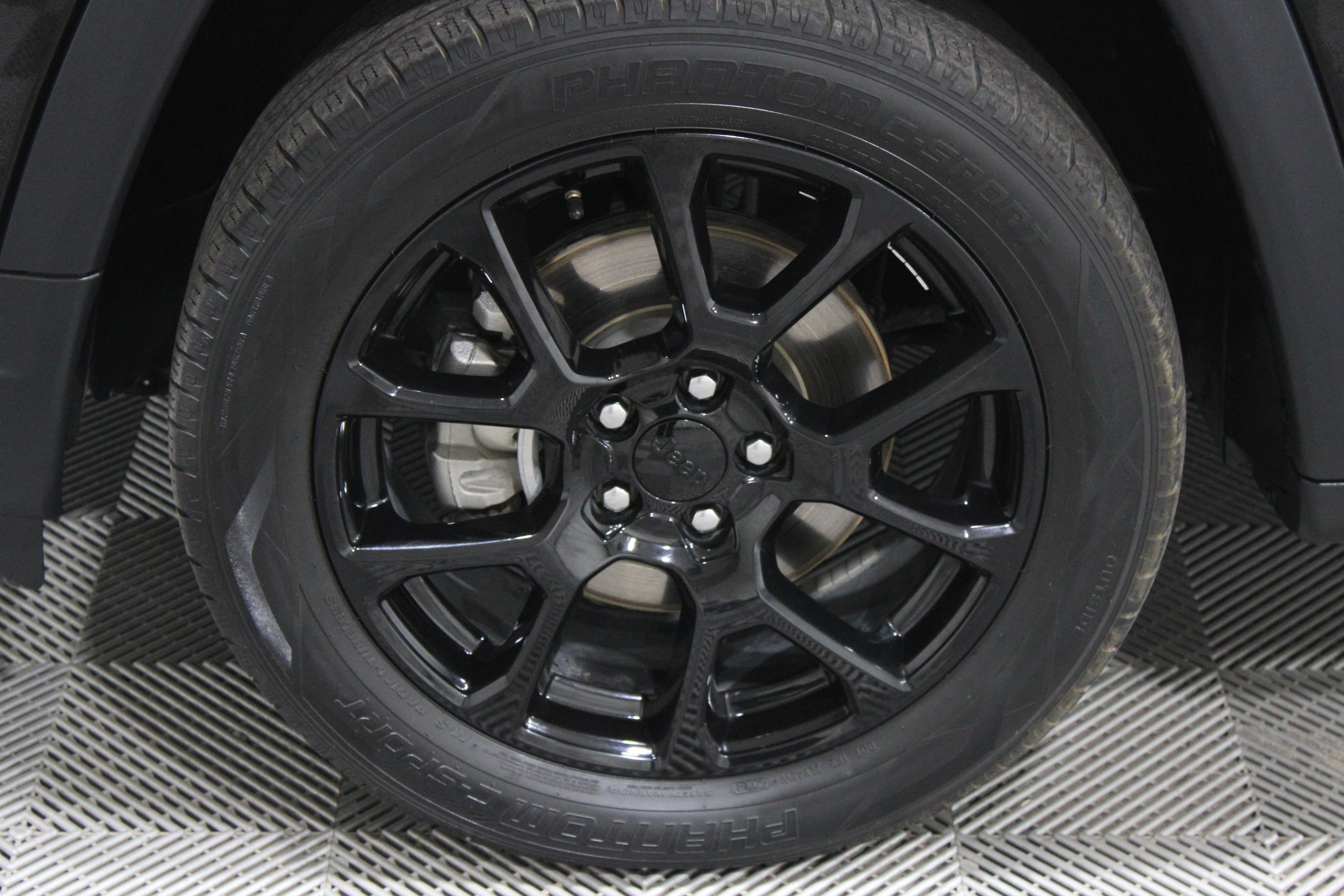Used 2022 Jeep Compass Latitude FWD image 34