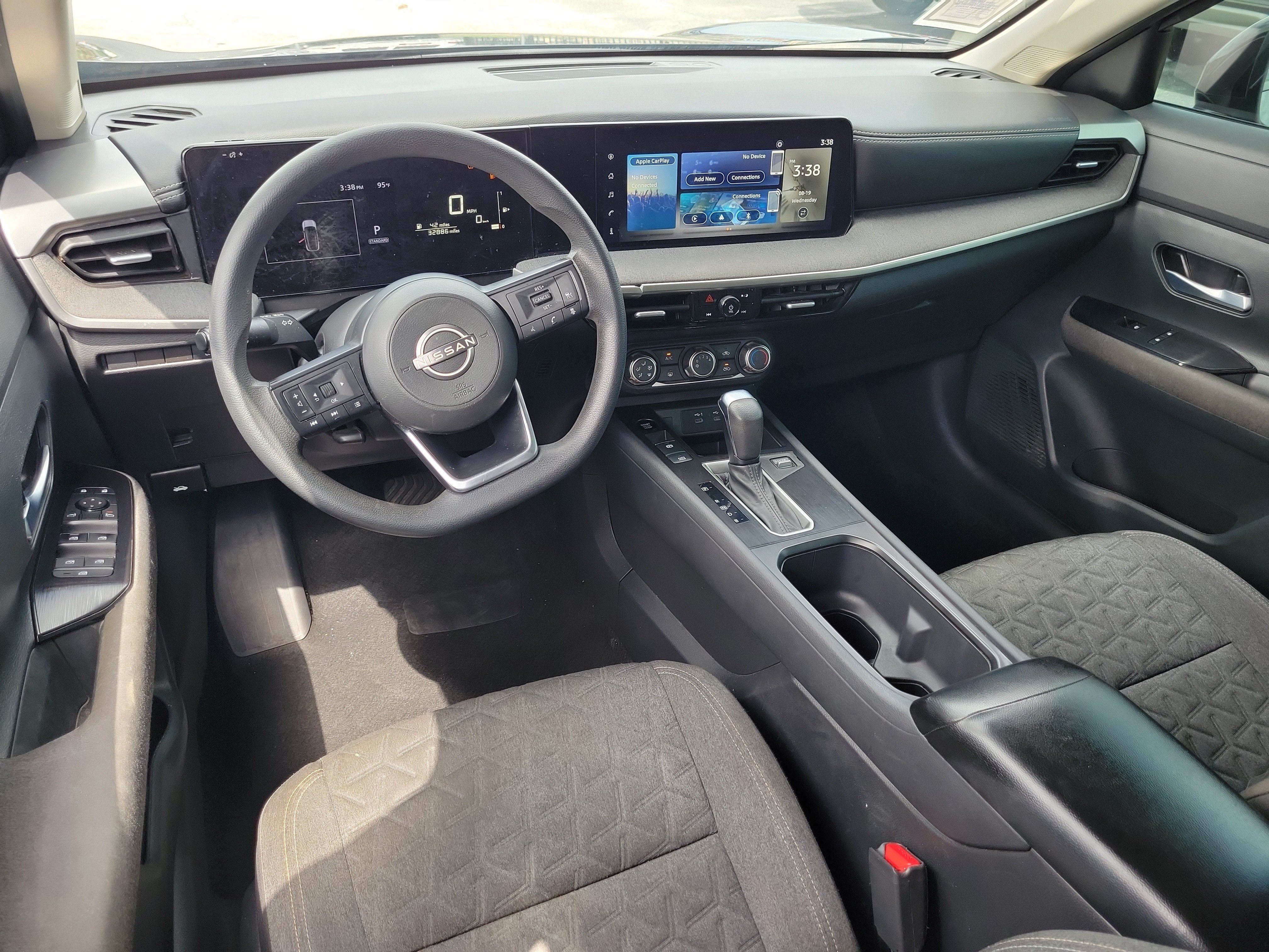 Certified 2025 Nissan Kicks SV w/ Charging Package FWD image 13