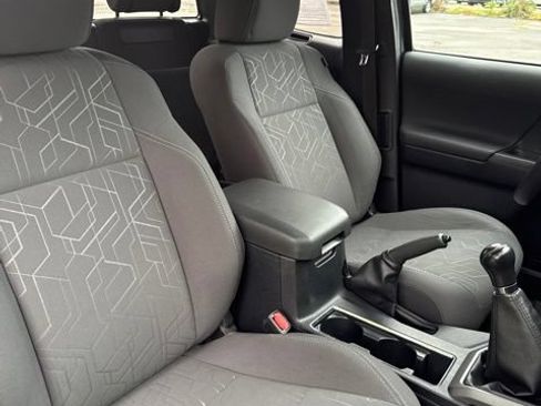 Used 2018 Toyota Tacoma TRD Sport AWD/4WD image 25