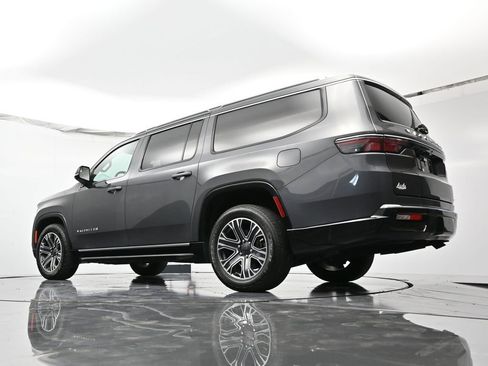 Used 2024 Jeep Wagoneer L Series II image 46